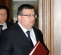 Цацаров лично поема разследването на взривовете край Горни Лом