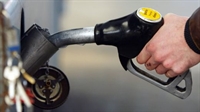 Цената на дизела и бензина скача с до 10 стотинки