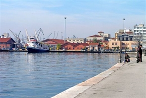 Насам народе, Гърция продава пристанище Солун