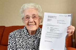 Британска болница изпрати писмо на 100 годишна баба, че е бременна