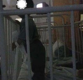 Жена твърди, че връзват деца в столична болница