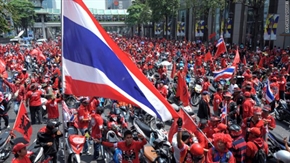 Протестиращи заляха улиците на Банкок