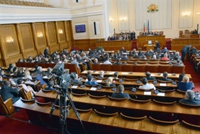 Депутатите глобени за 1 година с 663 441 лв. за безпричинни отсъствия от работа